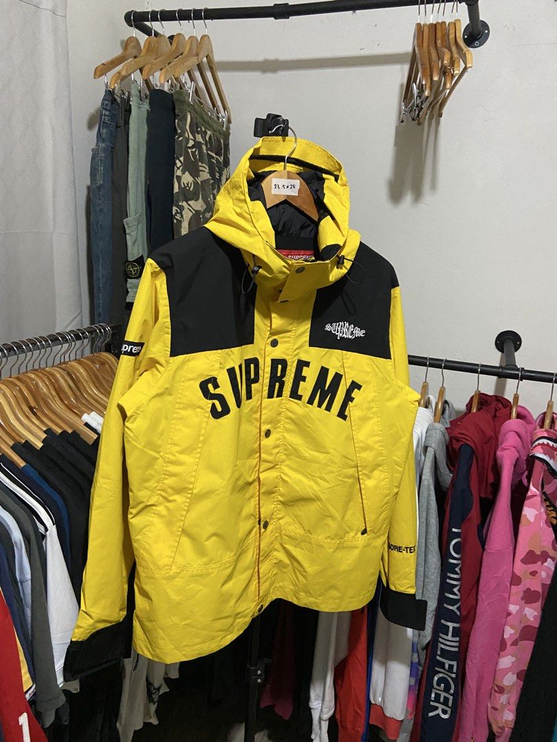 Supreme (wind breaker) (Category: Coats, Jackets and Outerwear) located in Cavite. Submitted by jayson_04 (Listing ID 1469874478, Image 2). Description: color rate: 9.5 condition: 9.5 dimes: 23.5x28.