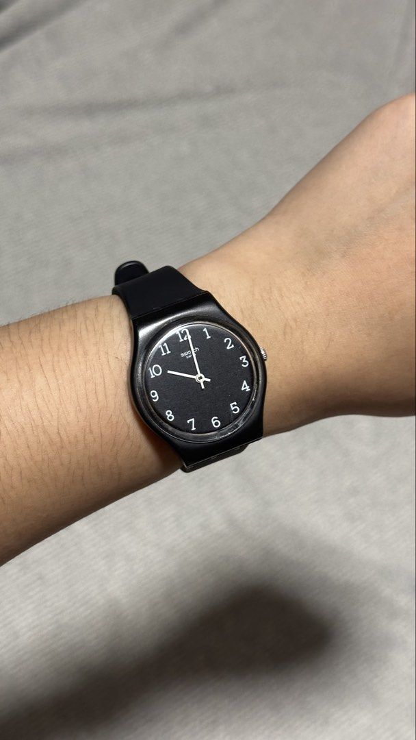 Swatch Black Analog Wristwatch (Category: Women's Watches) located in Bantay. Submitted by e.loi.sa (Listing ID 1469783113, Image 1). Description: - Authentic Swiss-made black Swatch wristwatch - Minimalist black dial with easy-to-read white Arabic numerals and hands - Comfortable and durable black silicone strap with buckle closure - Lightweight design ideal for daily wear - Versatile style that matches any outfit.