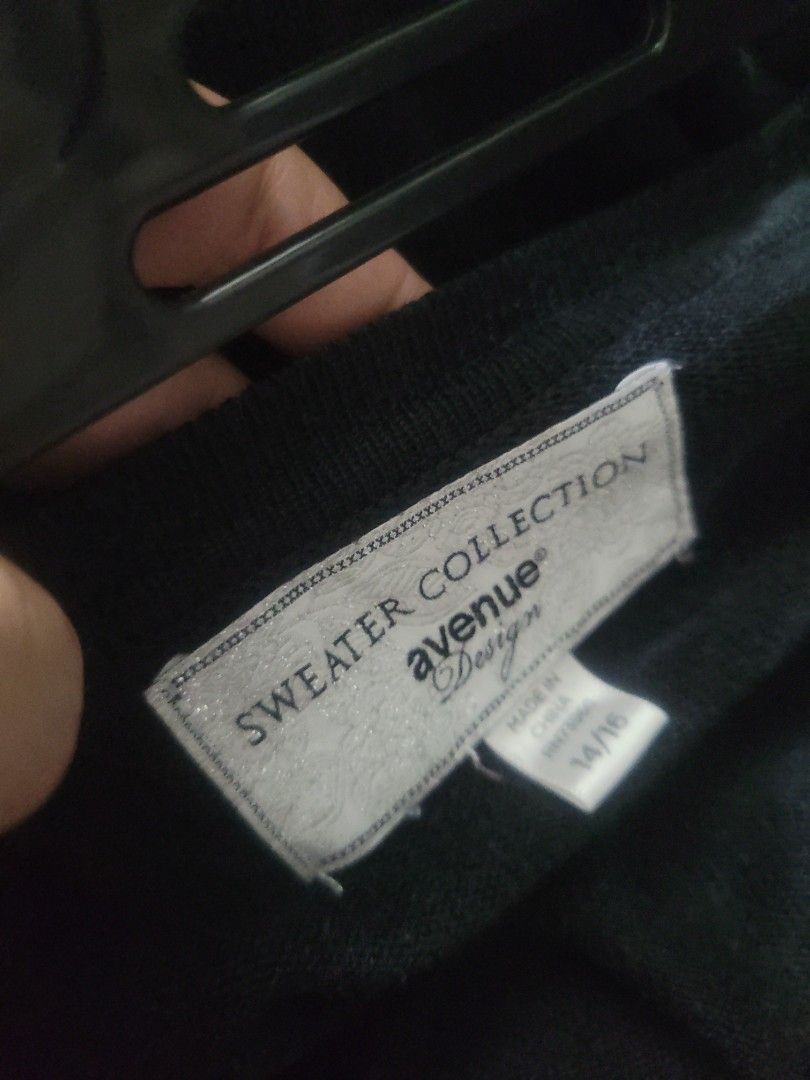 Sweater Collection Avenue Design Cardigan (Category: Blouses) located in Los Banos. Submitted by lopecruz (Listing ID 1469866385, Image 3). Description: 23"armpit lajd flat 25"length Large Like new, no flaws.