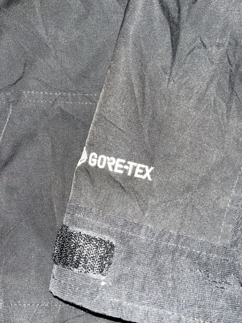 T N F (Category: Coats, Jackets and Outerwear) located in Manila. Submitted by nevahhbrokeagain (Listing ID 1469889609, Image 3). Description: Tnf (Gore-tex) Excellent No issue 9.5/10 color rate 26x29.5 Color may vary due to lighting 1k only! 📥.