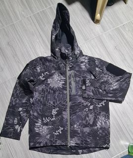 (Category: ) located in . Submitted by reloved.closet26 (Listing ID 1469805188, Image 1). Description: .