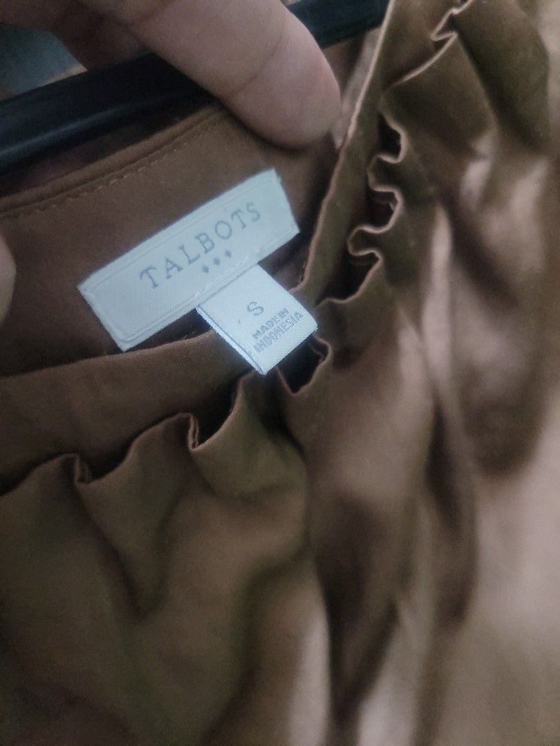 Talbots Sleeveless (Category: Blouses) located in Los Banos. Submitted by lopecruz (Listing ID 1469861849, Image 3). Description: 21"armpit lajd flat 24"length S-M Like new, no flaws.