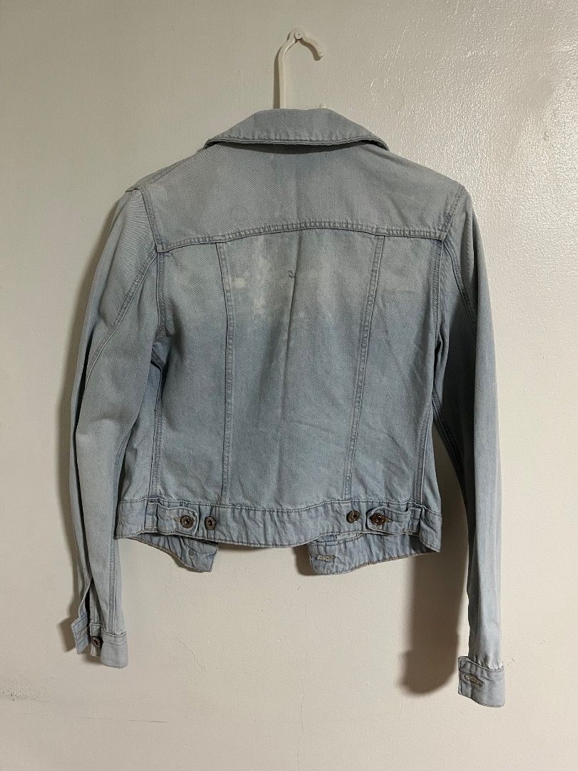 Terranova Light Wash Denim Jacket (Category: Coats, Jackets and Outerwear) located in Cabuyao City. Submitted by rdtrmt (Listing ID 1469866703, Image 2). Description: - Brand: Terranova - Style: Classic trucker denim jacket - Color: Light wash blue - Size: Small - Details: Button-up front, metallic hardware, dual chest flap pockets, structured collar.