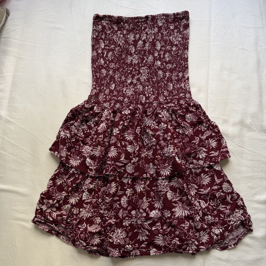 Terranova Strapless Dress (Category: Rompers) located in Pasig City. Submitted by notshynotmeee (Listing ID 1469809317, Image 1). Description: - Brand: Terranova - Color/Pattern: Maroon with floral print - Style: Strapless romper with casual look - Bodice: Smocked with stretch for a comfortable fit - Design: Double-layered ruffled shorts - Material: Lightweight, perfect for warm weather - Condition: Brand tag intact on the inside Dress Length: 23