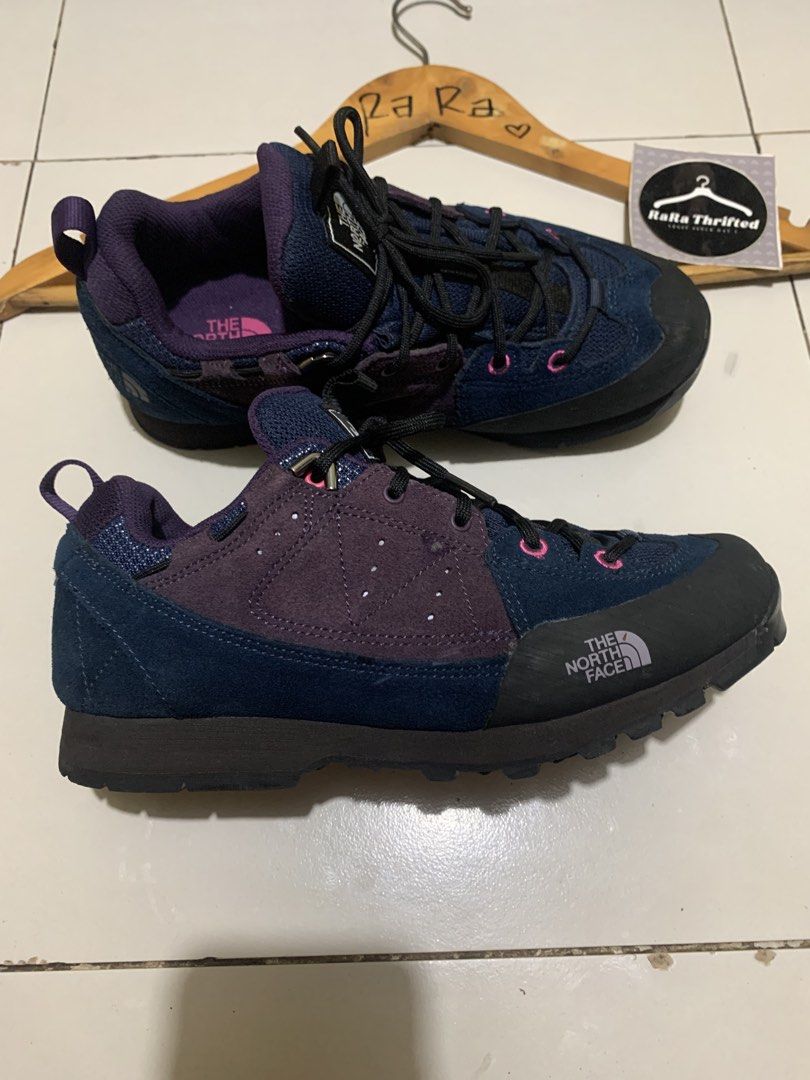The north face | approach lite 3 / womens 7.5 (Category: Sneakers) located in Cebu City. Submitted by rarathriftedcb (Listing ID 1469825553, Image 3). Description: The north face ✅ Approach lite 3 Trail hiking shoes Vibram outsole Recommended for : Major climb , long hike Day hike , camping Or any outdoor activities • Womens 7.5 ‼️ Euro 38.5 Cm 24.5 1,250pesos + sf 100 No box / pair only Location : cebu city Page : RaRa thrifted Jnt nationwide Me