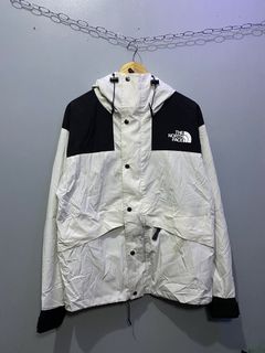 (Category: ) located in . Submitted by retrowear.gallery (Listing ID 1469777343, Image 1). Description: .