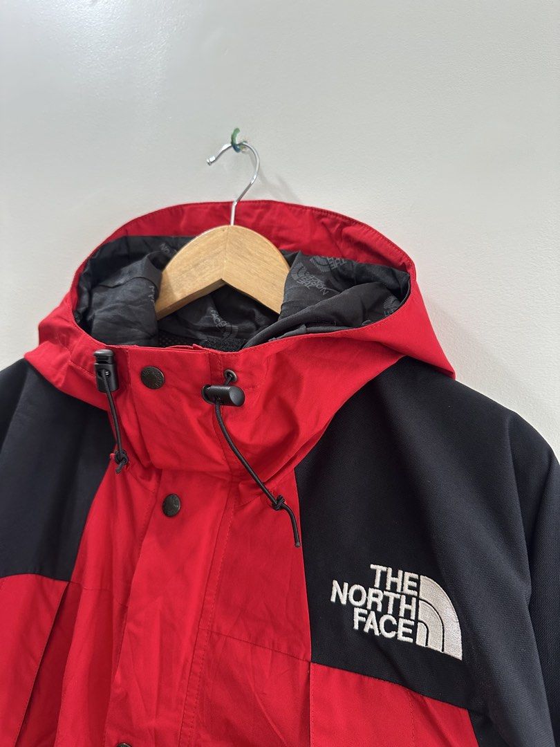 The North Face Gore-Tex Jacket (Category: Coats, Jackets and Outerwear) located in Baguio. Submitted by .daryl (Listing ID 1469868751, Image 2). Description: 24 width 31 length .