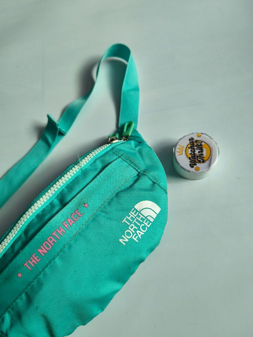 The North Face Waist Bag/Hip Pack (Category: Belt bags, Clutches and Pouches) located in Manapla. Submitted by gentleturtle_3dc683 (Listing ID 1469924471, Image 2). Description: The North Face Waist Bag/Hip Pack 💵 ₱ 390 📏 Size: 10 ½ x 5 🎨 Color Rate: 9.5 /10 or better ✨ Condition: Great ⚠️ Issue: Minor stains Pre-loved thrifted item. 💬 Message us for inquiries!.
