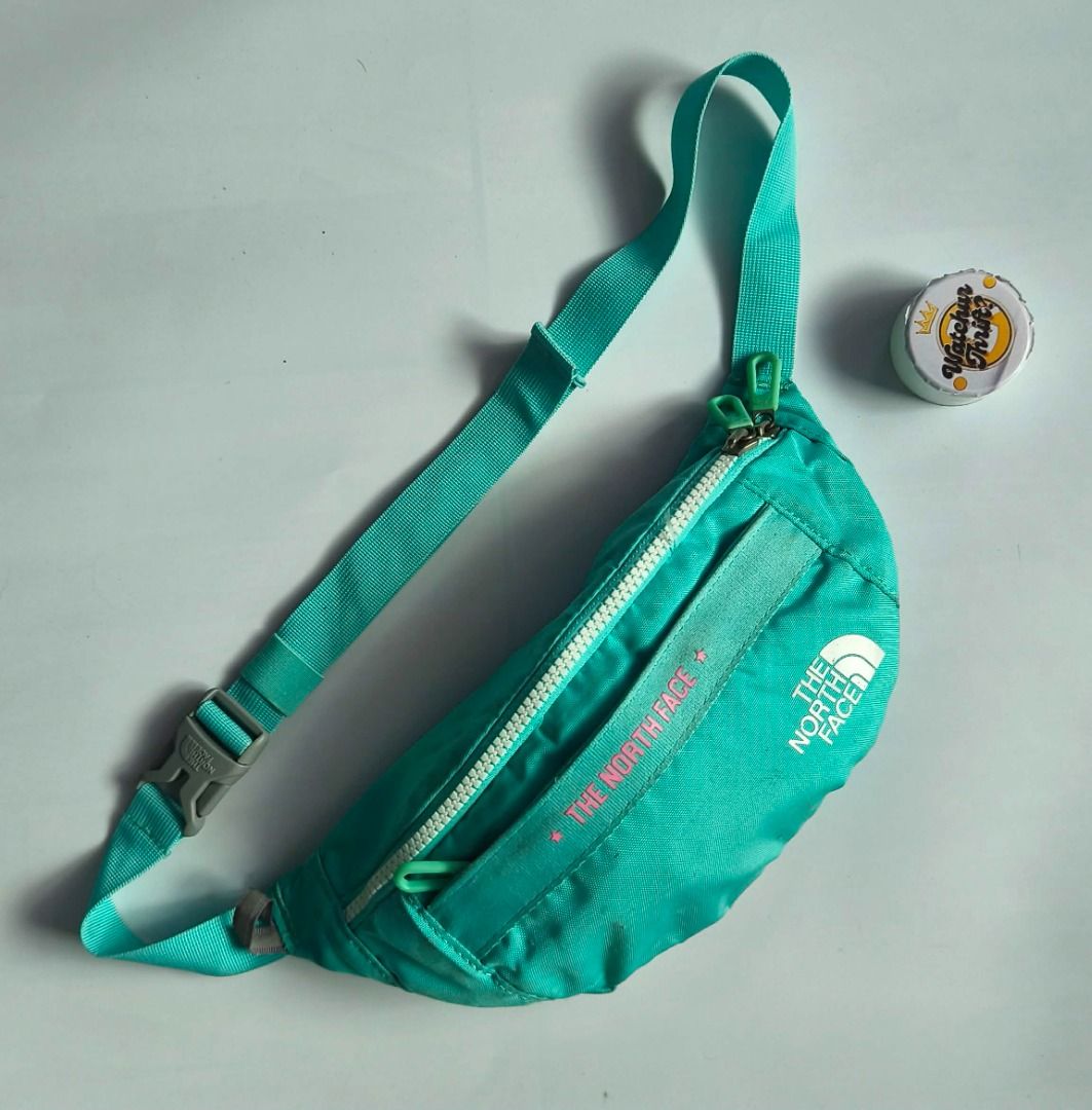 The North Face Waist Bag/Hip Pack (Category: Belt bags, Clutches and Pouches) located in Manapla. Submitted by gentleturtle_3dc683 (Listing ID 1469924471, Image 1). Description: The North Face Waist Bag/Hip Pack 💵 ₱ 390 📏 Size: 10 ½ x 5 🎨 Color Rate: 9.5 /10 or better ✨ Condition: Great ⚠️ Issue: Minor stains Pre-loved thrifted item. 💬 Message us for inquiries!.