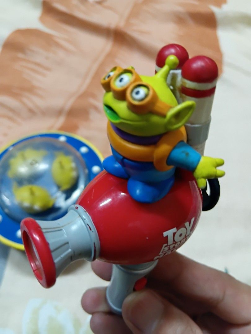 Three Eyed Alien from Toy Story (Category: Figurines & Statues) located in Quezon City. Submitted by coffeeyuki56158 (Listing ID 1469773179, Image 3). Description: Three Eyed Alien from Toy Story Movie sold as set po have scratches both po pero ok pa naman , hindi na working mga gimmick like yung ilaw sa keychain and yung sa ufo hindi na gumagana yung wind up gimmick nya , good for display purpose or add sa inyong toy story collection po check al