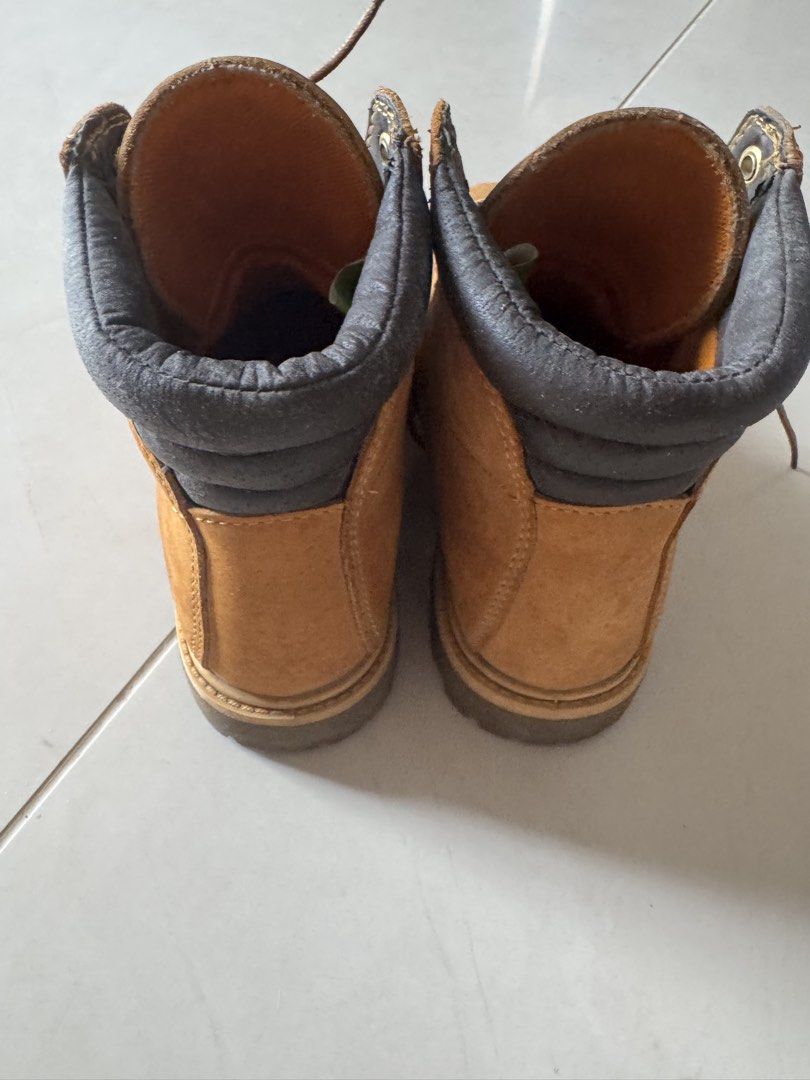 Timberland Classic Wheat Waterproof Boots (Category: Boots) located in Quezon City. Submitted by tinylee60 (Listing ID 1469767791, Image 2). Description: - Brand: Timberland - Material: Classic wheat nubuck leather upper with dark brown padded leather collar - Details: Brown woven laces, metal eyelets, and signature tree logo stamped on durable rubber lug soles - Condition: Shows natural wear and water spots consistent with regular use; sturdy co