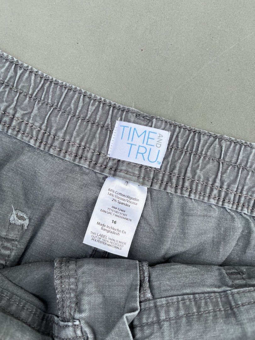 TIME&TRU DENIM SHORT (Category: Shorts) located in Quezon City. Submitted by kentstuff (Listing ID 1469906024, Image 3). Description: TIME&TRU Waist: 38-42 Length: 14 Leg opening: 14 Condition: Excellent CR: 9/10 Issue: ❌ DISCLAIMER: This is a thrifted item. All brands, logos, and trademarks belong to their rightful owners. We’re here to rehome great pieces — no brand affiliation intended.