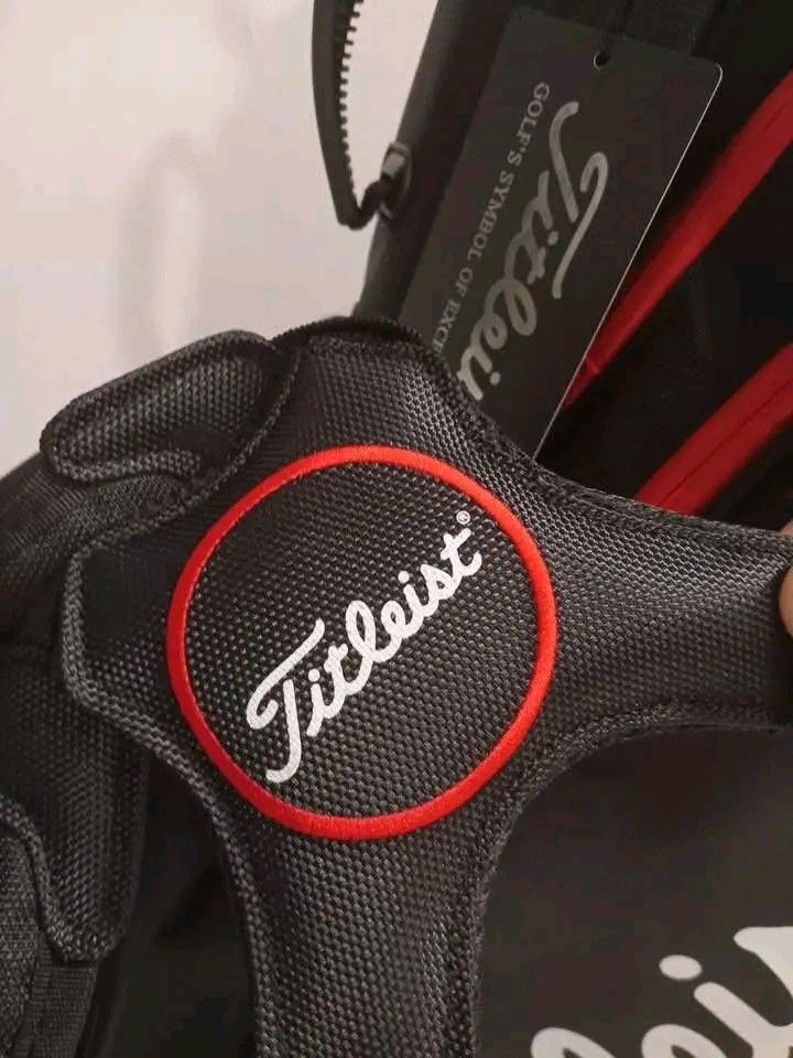 Titleist Premium Light Weight Golf Stand Bag (Category: Golf) located in Manila. Submitted by clevercrystal_254bfe (Listing ID 1469929057, Image 3). Description: ⛳ Titleist Premium Light Weight Golf Stand Bag.