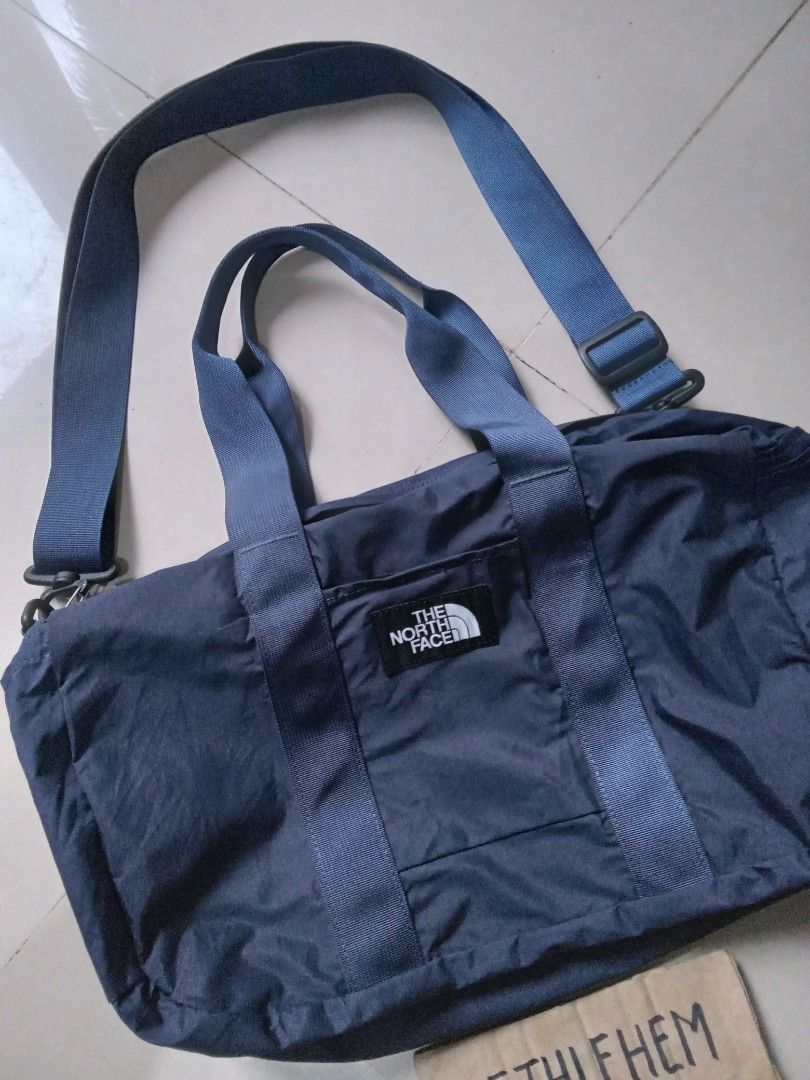 Tnf tote style shoulder bag (Category: Sling Bags) located in Akbar. Submitted by bethlehema07352 (Listing ID 1469848875, Image 2). Description: .