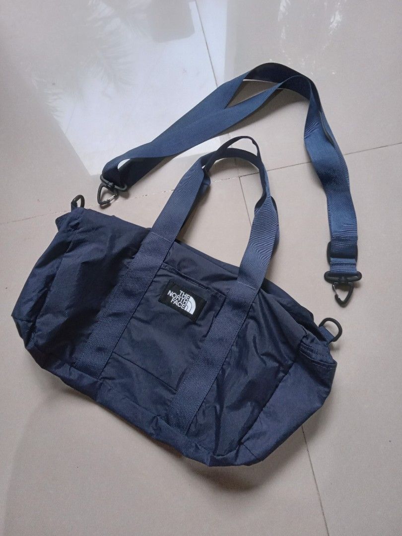 Tnf tote style shoulder bag (Category: Sling Bags) located in Akbar. Submitted by bethlehema07352 (Listing ID 1469848875, Image 3). Description: .