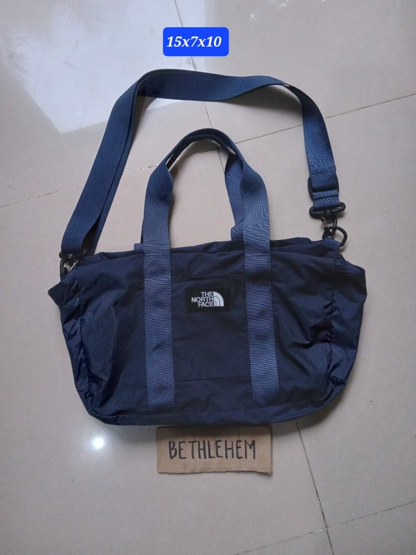 Tnf tote style shoulder bag (Category: Sling Bags) located in Akbar. Submitted by bethlehema07352 (Listing ID 1469848875, Image 1). Description: .