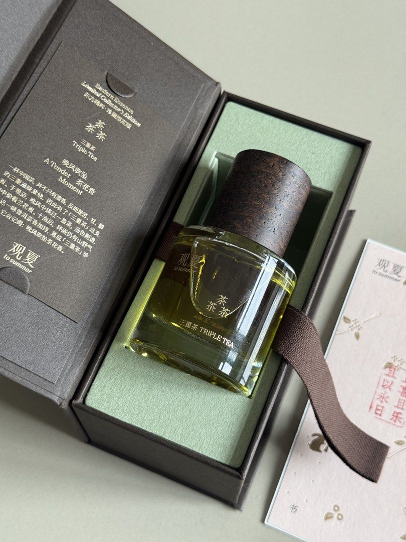 To Summer Eastern Essence Triple Tea Extrait de Parfum 30ml (Category: Fragrance & Deodorants) located in Quezon City. Submitted by preloved4ever_ (Listing ID 1469901108, Image 2). Description: - Brand/Model: To Summer Triple Tea Extrait de Parfum (Eastern Essence Limited Collector's Edition) - Size: 30ml - Fragrance Notes: Rich tea and floral notes - Packaging: Dark green glass bottle with dark wooden cap, nestled in a custom brown gift box with