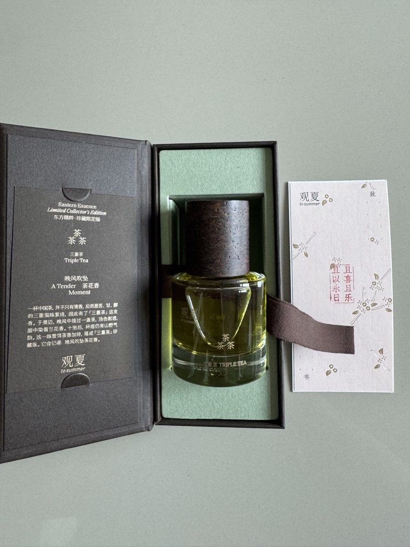 To Summer Eastern Essence Triple Tea Extrait de Parfum 30ml (Category: Fragrance & Deodorants) located in Quezon City. Submitted by preloved4ever_ (Listing ID 1469901108, Image 3). Description: - Brand/Model: To Summer Triple Tea Extrait de Parfum (Eastern Essence Limited Collector's Edition) - Size: 30ml - Fragrance Notes: Rich tea and floral notes - Packaging: Dark green glass bottle with dark wooden cap, nestled in a custom brown gift box with