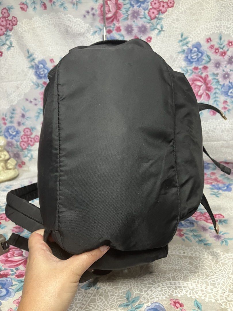 TOMMY HILFIGER BLACK NYLON BACKPACK (Category: Backpacks) located in General Mariano Alvarez. Submitted by adonid (Listing ID 1469824492, Image 3). Description: TOMMY HILFIGER BLACK NYLON BACKPACK GOOD CONDITION NORMAL SIGN OD USAGE ONLY ISSUE SIRA NA YUNG LOCK NIYA NASA PICTURE NA.