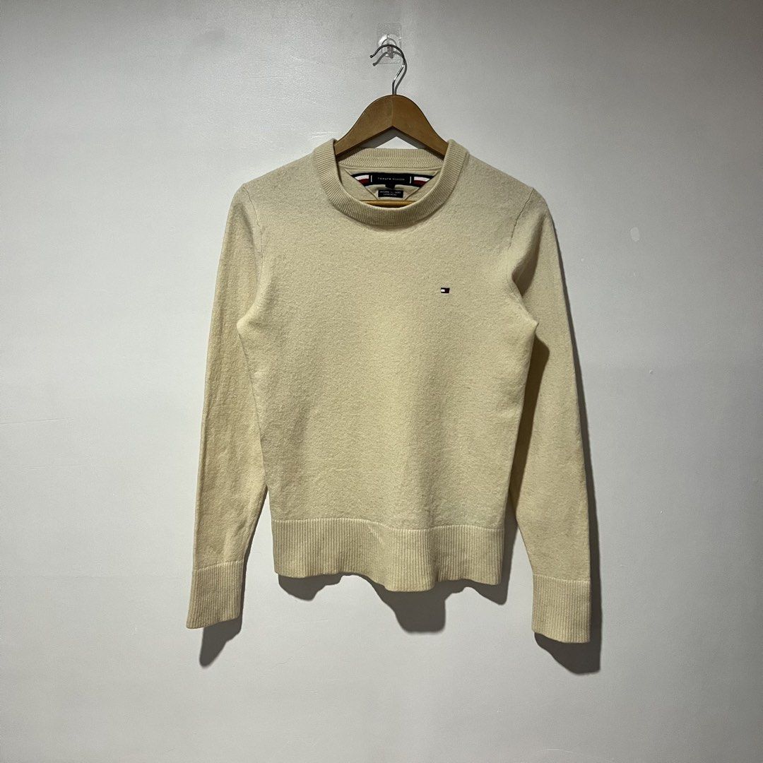 TOMMY HILFIGER KNITTED SWEATER‼️ (Category: Longsleeves) located in Cebu City. Submitted by clarkcamu68040 (Listing ID 1469879614, Image 1). Description: TOMMY HILFIGER KNITTED SWEATER‼️ AS NEW SIZE MEDIUM W 17 / L 24 COLORATE 10 / 10 ISSUE : ❌❌❌ PHP 780 + 90 SF 🛒🛒 📍CEBU ,CITY OF NAGA 🚚 J&T EXPRESS.