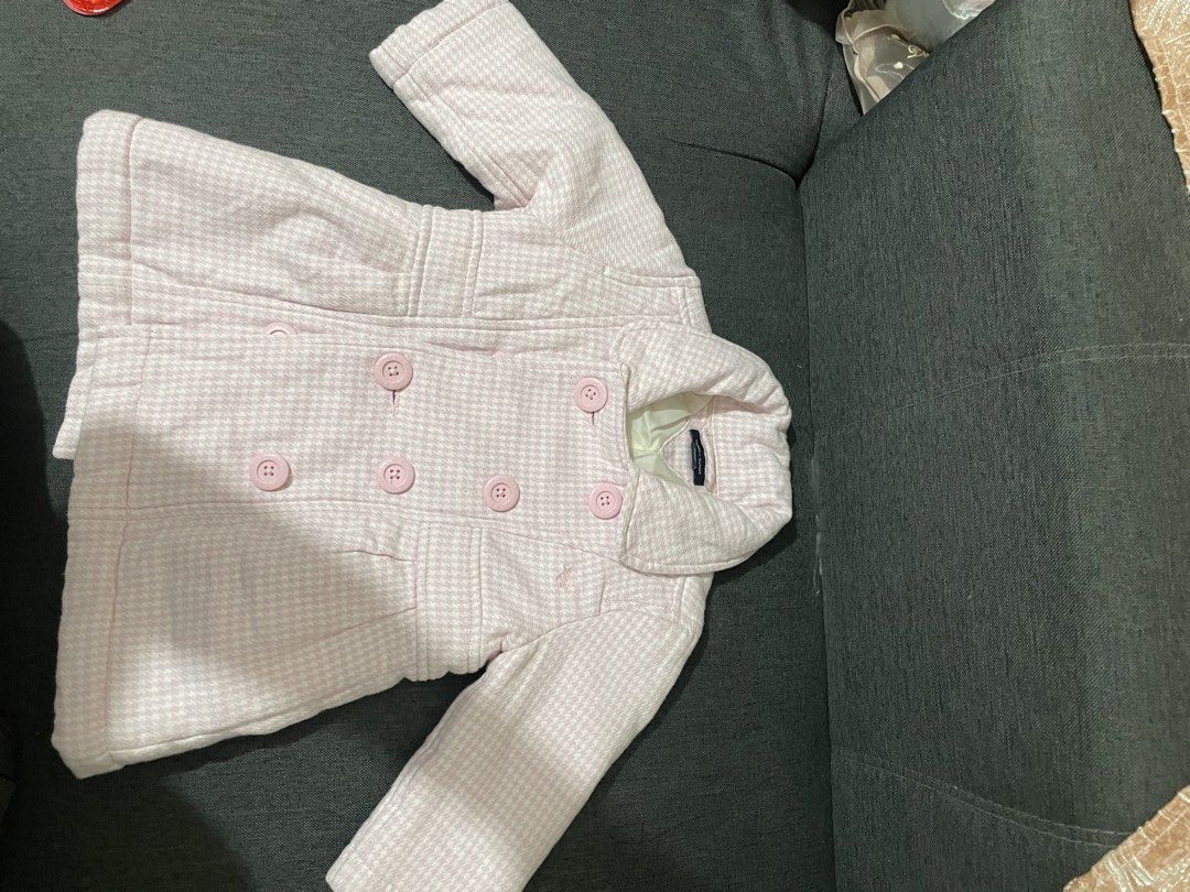 Tommy Hilfiger Pink Houndstooth Coat 12 Months (Category: Babies & Kids Fashion) located in San Fernando. Submitted by agustinjonna (Listing ID 1469879130, Image 1). Description: - Brand: Tommy Hilfiger - Item: Baby girls houndstooth coat - Color: Pink and white - Size: 12 months - Design: Double-breasted front with branded pink buttons and small embroidered logo near the pocket - Interior: Fully lined in smooth white satin - Condition: Excellent