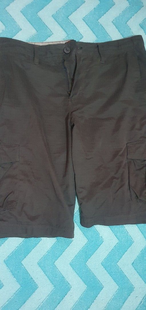 Tony Hawk Cargo Shorts Size 30 Brown (Category: Shorts) located in Manila. Submitted by koneho311 (Listing ID 1469806655, Image 2). Description: - Brand: Tony Hawk - Color: Dark Brown - Size: Waist 30 - Material: 68% polyester, 19% cotton, 13% nylon - Fabric: Durable ripstop texture - Features: Multiple side utility pockets, button and zip fly closure, branded interior waistband lining - Condition: Excellent, message for inquiries.