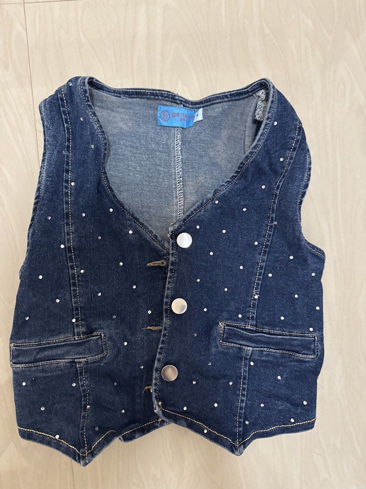Top/ blazer (Category: Sleeveless) located in Cabanatuan. Submitted by epicfish-db11 (Listing ID 1469834840, Image 1). Description: .
