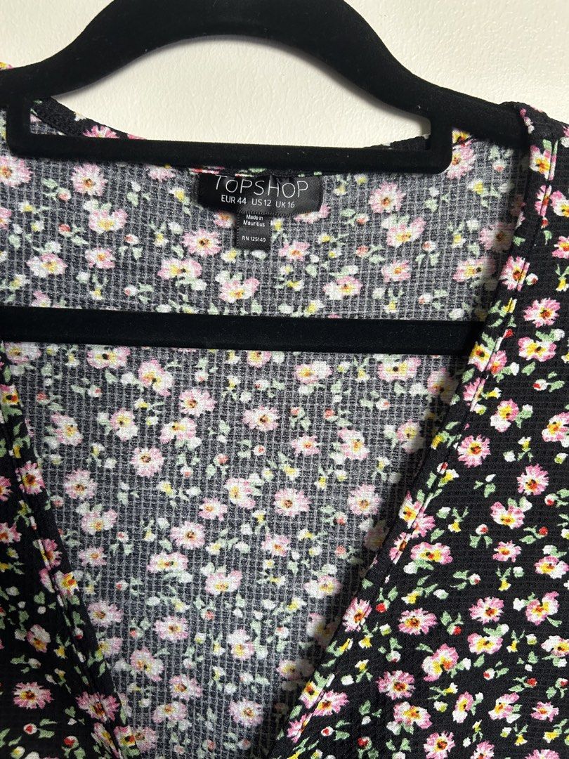 TOP SHOP (Category: Dresses) located in Manila. Submitted by shaun_diaz (Listing ID 1469777426, Image 2). Description: Fits large to xl.
