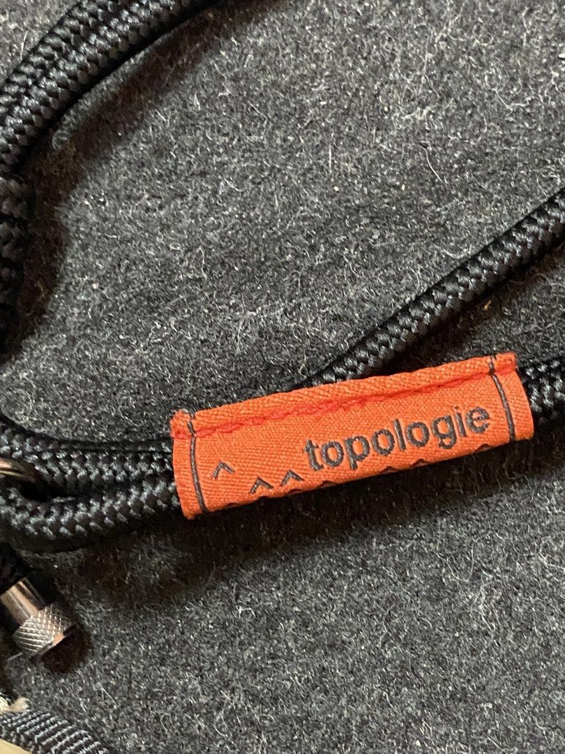 Topologie Sling Bags (Category: Sling Bags) located in Quezon City. Submitted by loloyz123 (Listing ID 1469914435, Image 3). Description: Topologie Sling Bags Condition: Very good Color rate: 10/10 Color: khaki Size: L: 7 W: 4.5 inches.