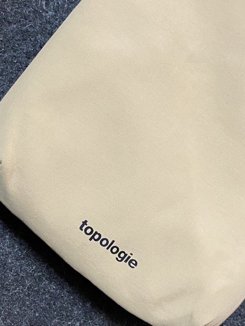 Topologie Sling Bags (Category: Sling Bags) located in Quezon City. Submitted by loloyz123 (Listing ID 1469914435, Image 2). Description: Topologie Sling Bags Condition: Very good Color rate: 10/10 Color: khaki Size: L: 7 W: 4.5 inches.