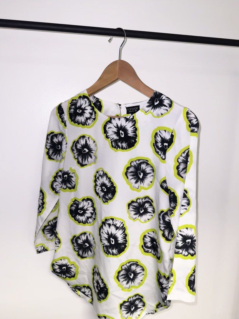 Topshop Floral Top Longsleeve (Category: Blouses) located in Quezon City. Submitted by coolmomma (Listing ID 1469858822, Image 2). Description: Good as new Length 27 in. Fits small to medium.
