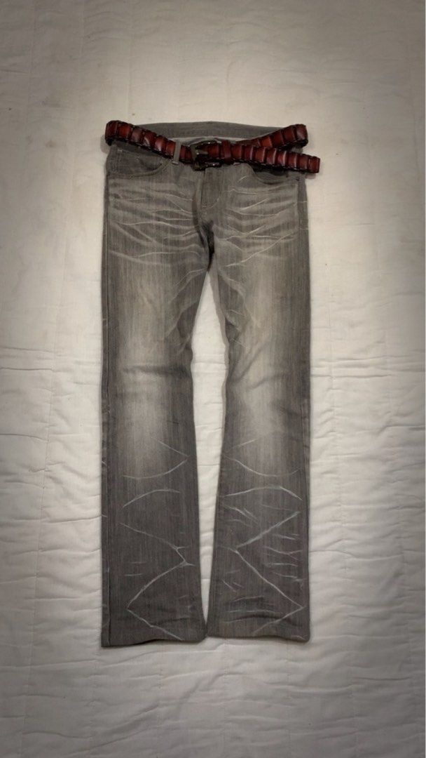 Tornado mart (Category: Jeans) located in Aloran. Submitted by cowskin_927 (Listing ID 1469865096, Image 1). Description: Tornado mart clawmarks Waist 30 Length 38 Rise 10 Hem 7 .