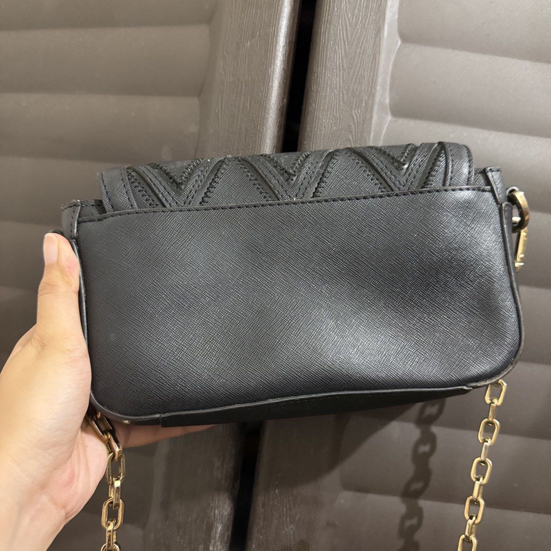 Tory Burch Black Geometric Crossbody Bag (Category: Luxury Bags & Wallets) located in Rizal. Submitted by lovegclothingph (Listing ID 1469886927, Image 3). Description: - Authentic black Tory Burch crossbody bag - Elegant geometric diamond pattern flap with signature gold logo medallion - Durable and sturdy saffiano leather texture in a structured rectangular silhouette - Luxurious gold chain strap with links on both sides - Features a secure mai