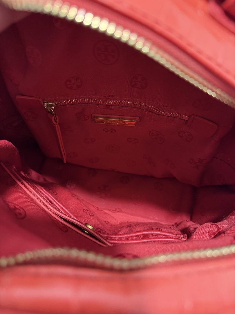 Tory Burch Perry Croc-Embossed Backpack in Red (Category: Luxury Bags & Wallets) located in Iloilo. Submitted by lorenzoivan (Listing ID 1469765001, Image 3). Description: PRELOVED: Tory Burch Perry Croc-Embossed Backpack in Red - ₱6,000 SRP: $500 / ₱31,000 LEGIT/AUTHENTIC: product only in good condition Flaws: hard to zip little weak structure Asking for ₱6,000 (NEGOTIABLE) Pre-owned prices range from ₱7k-₱10k DM for more inquiries and more pics