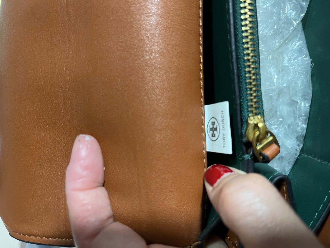 Tory burch shoulder/sling bag (Category: Cross-body Bags) located in Caloocan City. Submitted by trebdy01 (Listing ID 1469862550, Image 3). Description: .