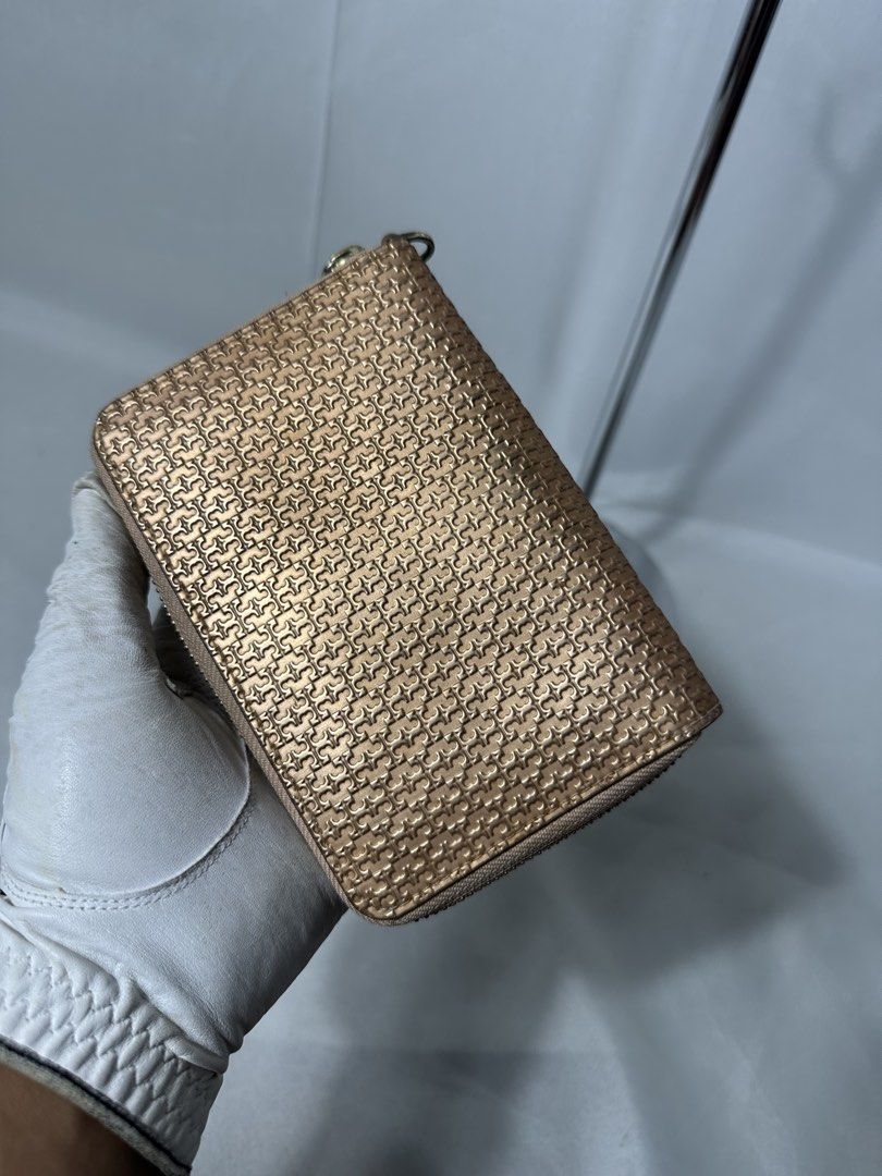 Tory Burch Zip Type Wallet (Category: Wallets & Card holders) located in Cabanglasan. Submitted by thefashiongarage.co (Listing ID 1469761352, Image 2). Description: Title - Tory Burch Model/Name - Size on Tag - Small Conditiion - Very Good Condition with minimal sign of wear inly Dimension (WxLxH) - Category- Zip Wallet with multiple card slot Fitting - Made in - China Material - Leather inner Color - Beige Design - Monogram Year - Inclusion - N