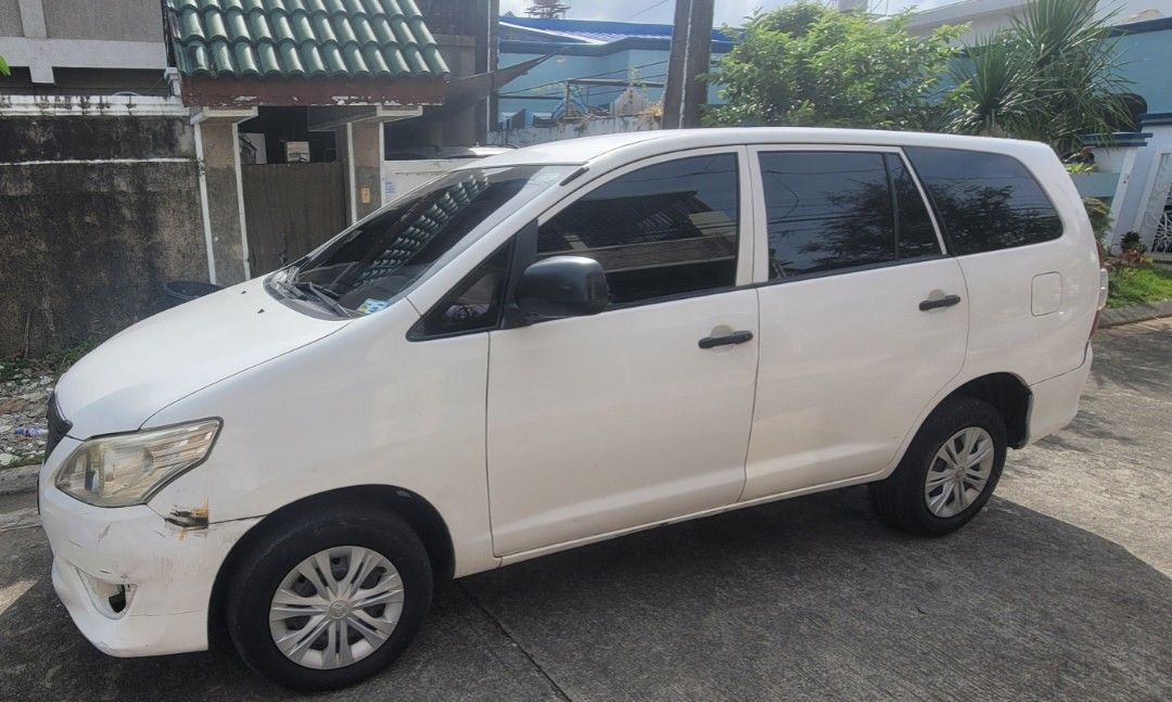 Toyota Innova (Category: Used Cars) located in Manila. Submitted by sevenrfindsonlinestore (Listing ID 1467301141, Image 1). Description: 2016 Toyota Innova J 2.5 2KD diesel engine 5 speed Manual transmission Cold aircon All stock Complete documents Lto registered 2027 Issue : Aesthetic body scratches.