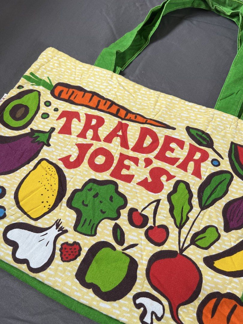 Trader Joes (Category: Tote Bags) located in Batangas. Submitted by thegudoldays (Listing ID 1469768326, Image 2). Description: Available !!! Trader Joes tote bag Fresh produce print Made in USA Good as new item need wash ₱450 only.