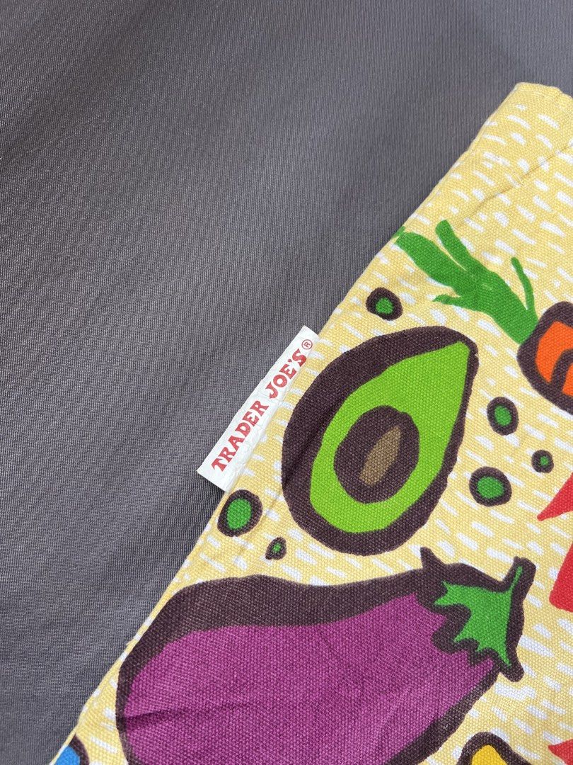 Trader Joes (Category: Tote Bags) located in Batangas. Submitted by thegudoldays (Listing ID 1469768326, Image 3). Description: Available !!! Trader Joes tote bag Fresh produce print Made in USA Good as new item need wash ₱450 only.