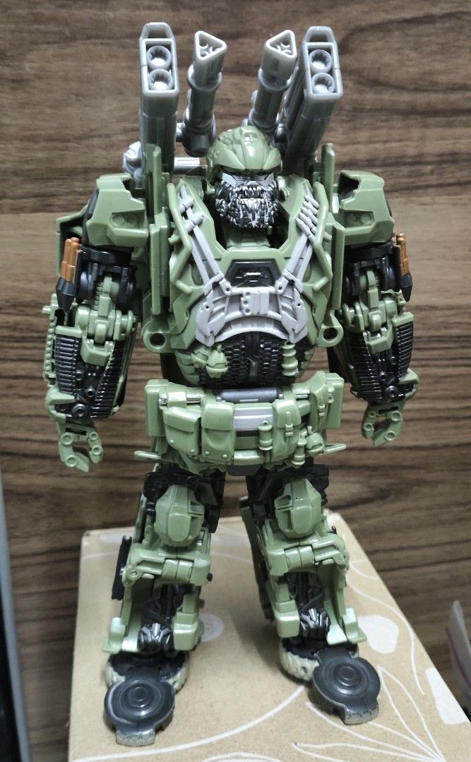 Transformers The Last Knight Voyager Class Hound (Category: Figurines & Statues) located in Pasay City. Submitted by laurence.foz (Listing ID 1469852493, Image 1). Description: Condition: Loose, no manual, complete accessories MOP: BDO, BPI, GCash, Maribank Shipping: JnT, Lalamove, Grab, GogoXpress.