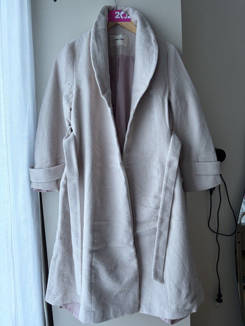 Trench coat (Category: Coats, Jackets and Outerwear) located in Manila. Submitted by chiiisells_ (Listing ID 1469797672, Image 1). Description: .