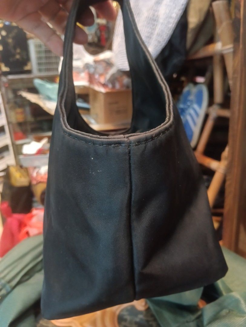 triangular ala Prada (Category: Clutches) located in Muar. Submitted by addyvintage (Listing ID 1469791925, Image 2). Description: not Prada original.