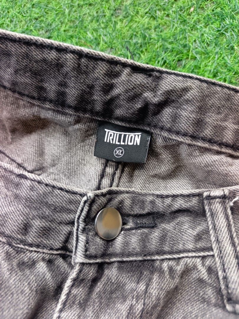 Trillion Baggy pants (Category: Jeans) located in Davao. Submitted by karlito. (Listing ID 1469779500, Image 3). Description: Waist 33 Length 42 Hem 10 Thigh 13.