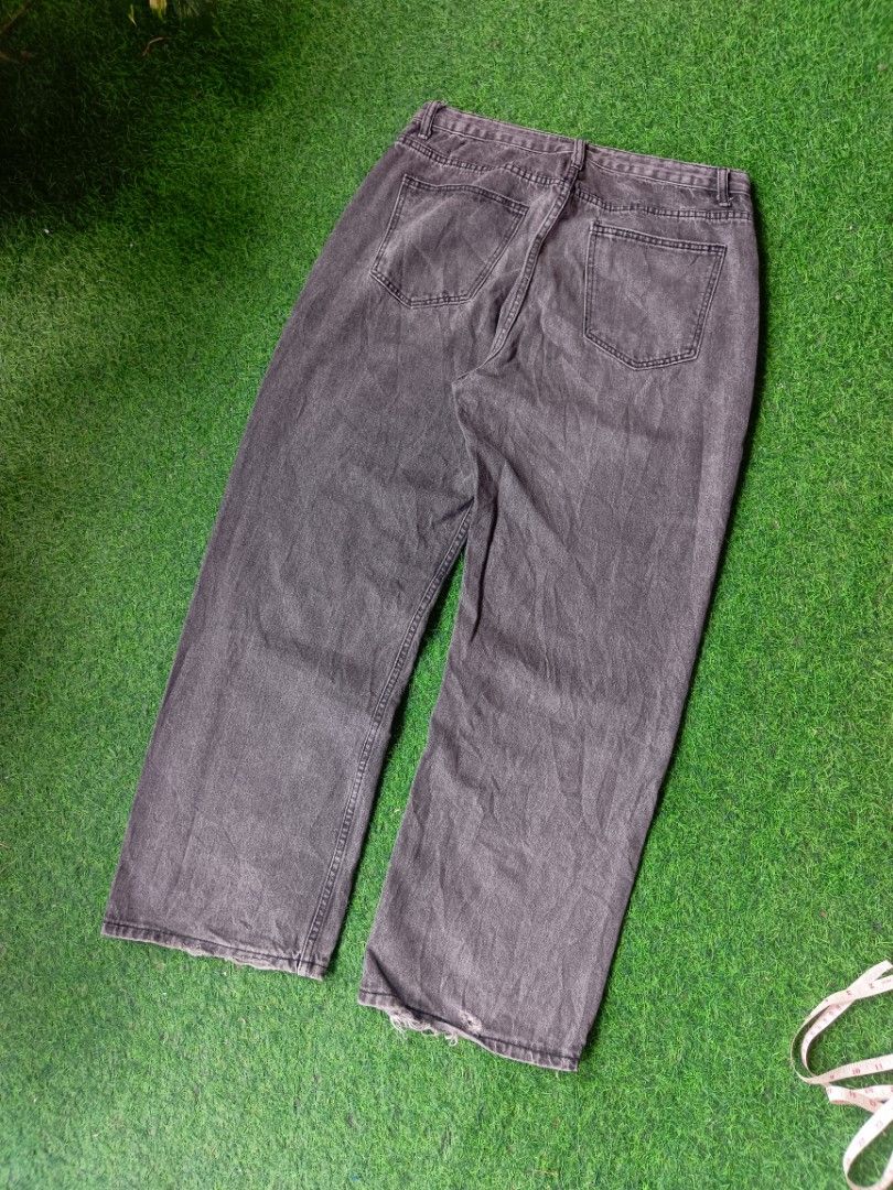 Trillion Baggy pants (Category: Jeans) located in Davao. Submitted by karlito. (Listing ID 1469779500, Image 2). Description: Waist 33 Length 42 Hem 10 Thigh 13.