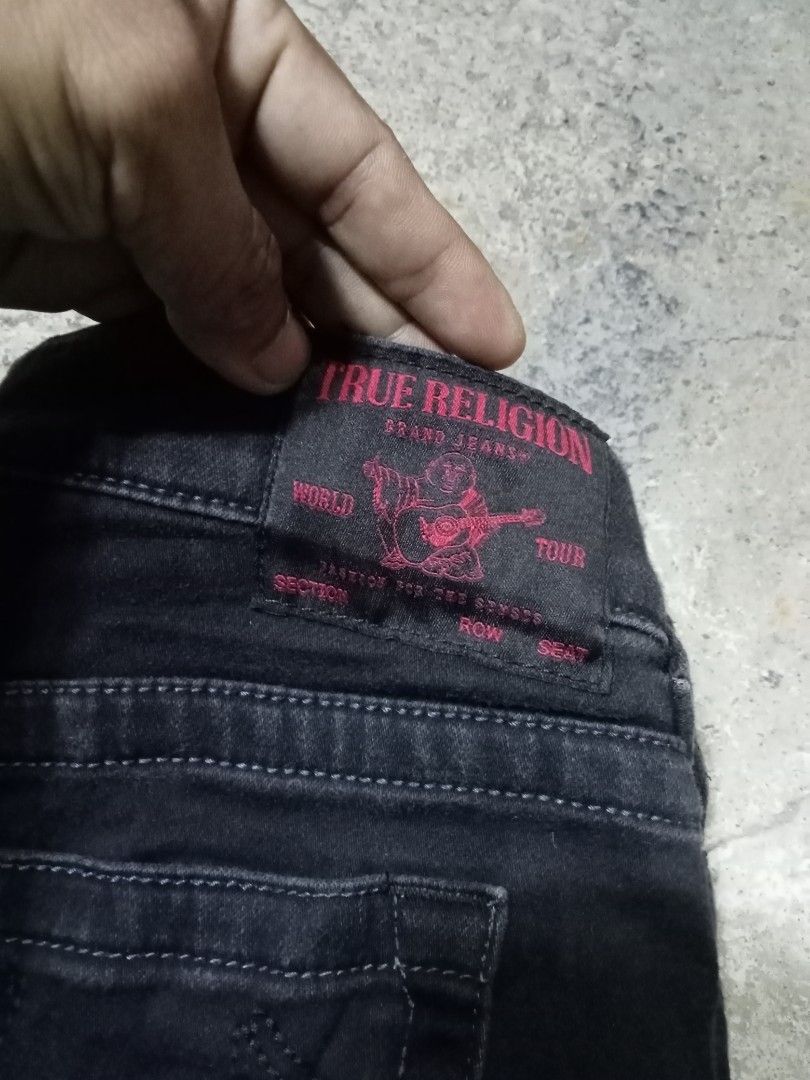 Tru religion wide leg (Category: Luxury Apparel) located in Alburquerque. Submitted by ayrelieonlineshop (Listing ID 1469847913, Image 3). Description: True Religion barrel jeans Size 28 Dime. W 28-32 L-39 hem 9.5 Excellent condition.