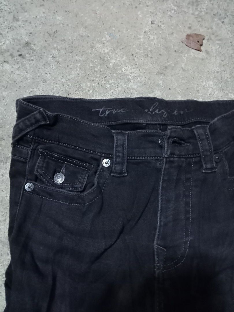 True religion barrel jeans (Category: Jeans) located in Alburquerque. Submitted by ayrelieonlineshop (Listing ID 1469849006, Image 3). Description: True Religion barrel jeans Size 28 Dime. W 28-32 L-39 hem 9.5 Excellent condition.