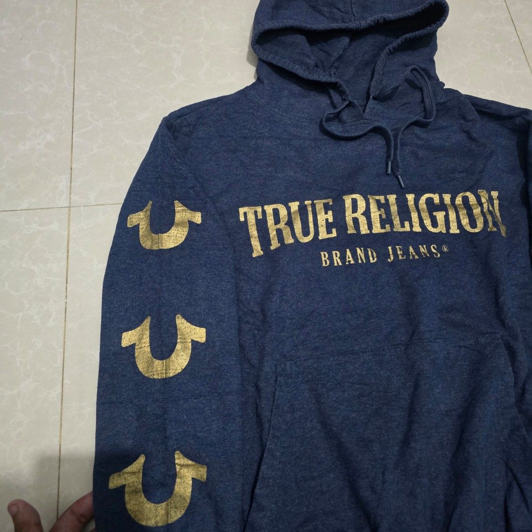 True religion hoodie (Category: Hoodies) located in El Nido. Submitted by marco.tandoc (Listing ID 1469808035, Image 2). Description: size: Medium width: 20 length: 25 no issue.