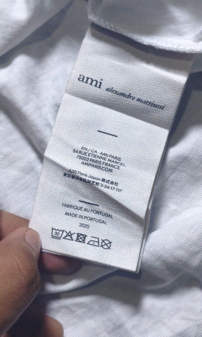 TSHIRT AMI DE COEUR ROUGE (Category: Tshirts & Polo Shirts ) located in Toledo. Submitted by thejosepharchiveonig (Listing ID 1469901832, Image 3). Description: 20W | 26L issue: needs wash J&T shipment 📍Cebu.