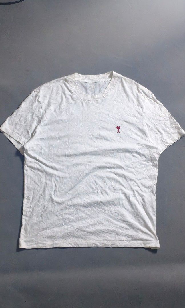 TSHIRT AMI DE COEUR ROUGE (Category: Tshirts & Polo Shirts ) located in Toledo. Submitted by thejosepharchiveonig (Listing ID 1469901832, Image 1). Description: 20W | 26L issue: needs wash J&T shipment 📍Cebu.