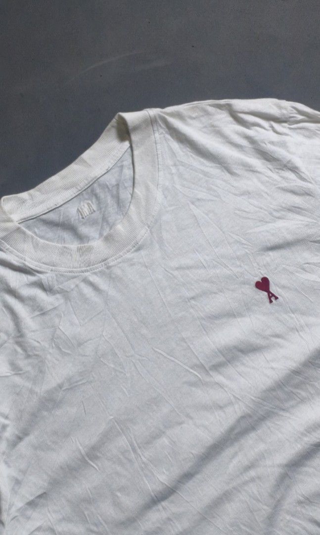 TSHIRT AMI DE COEUR ROUGE (Category: Tshirts & Polo Shirts ) located in Toledo. Submitted by thejosepharchiveonig (Listing ID 1469901832, Image 2). Description: 20W | 26L issue: needs wash J&T shipment 📍Cebu.